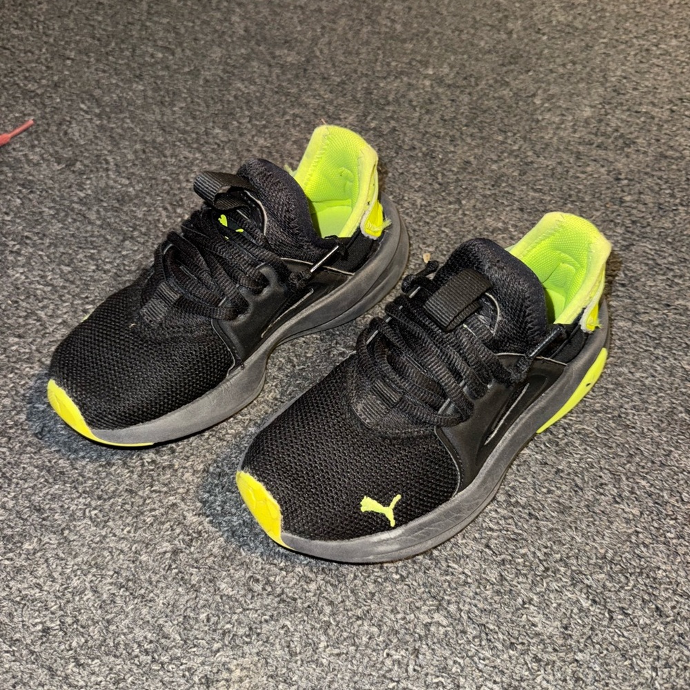 Puma Kids Sneakers in Black and Neon Yellow